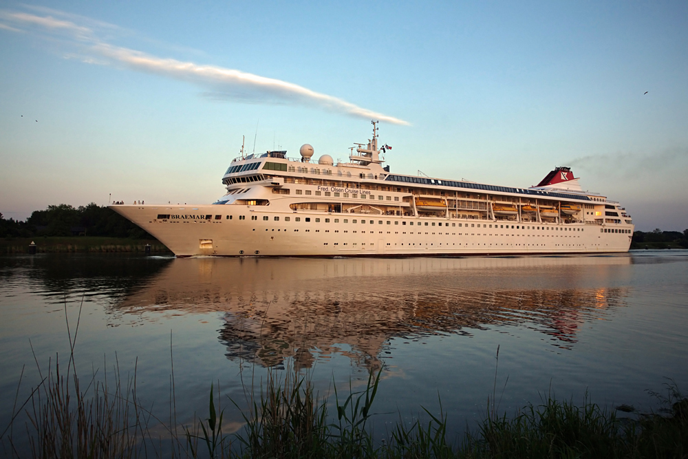 Kreuzfahrer Braemar im Nord-Ostsee-Kanal