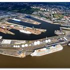 Kreuzfahrer mit langer Pause (Luftbild Bremerhaven)