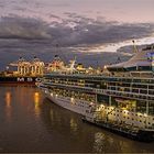 Kreuzfahrt-Riese im Hafen von Buenos Aires