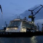 Kreuzfahrt-Schiff im Dock