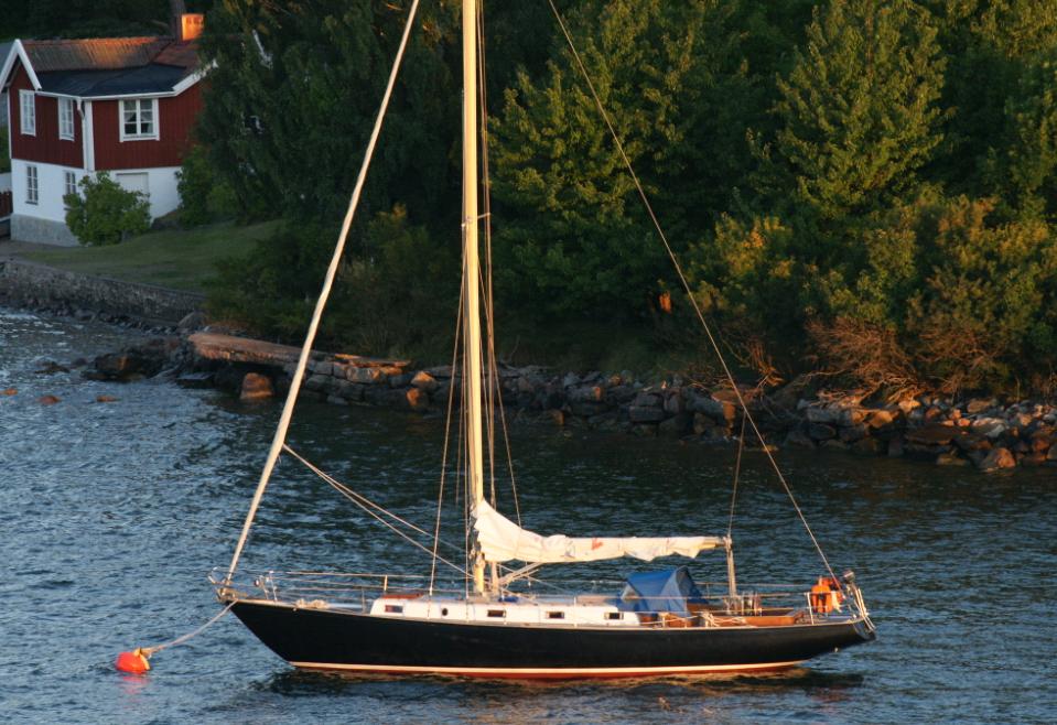 Kreuzfahrt, Stockholmer Schären, Segelboot an Boje