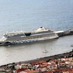 Kreuzfahrtschiff AIDAbella im Hafen von Funchal auf der Insel Madeira