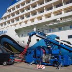 Kreuzfahrtschiff AIDAsol landseitig an der Steckdose