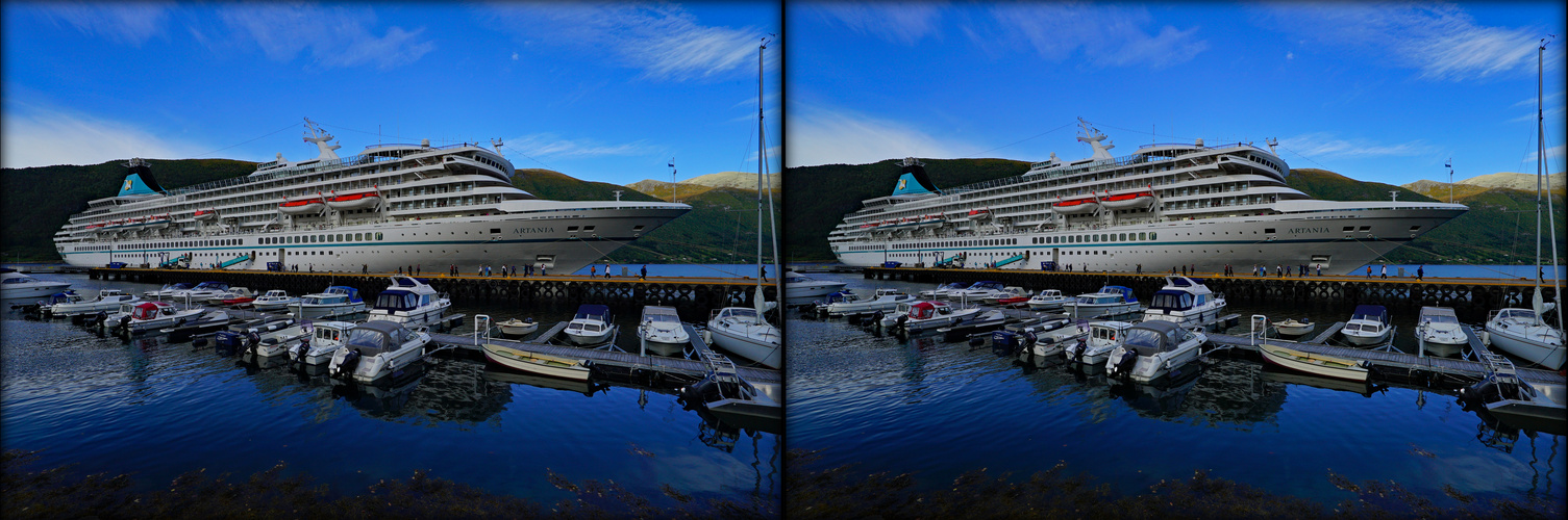 Kreuzfahrtschiff Artania in Andalsnes  Norwegen  (3D-X-View)