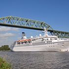 Kreuzfahrtschiff "Astor" auf dem NOK bei Hochdonn