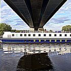 Kreuzfahrtschiff auf der Elbe im HDR-Versuch