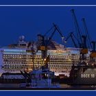 Kreuzfahrtschiff Azura im Dock Elbe 17 Hamburg