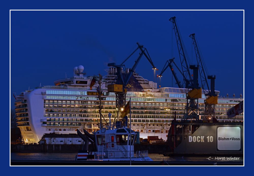 Kreuzfahrtschiff Azura im Dock Elbe 17 Hamburg