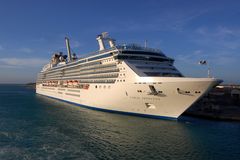 Kreuzfahrtschiff Coral Princess in Aruba