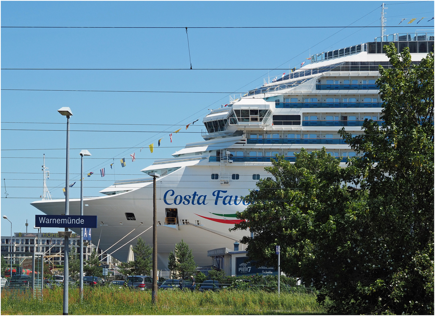 Kreuzfahrtschiff Costa Favolosa in Warnemünde