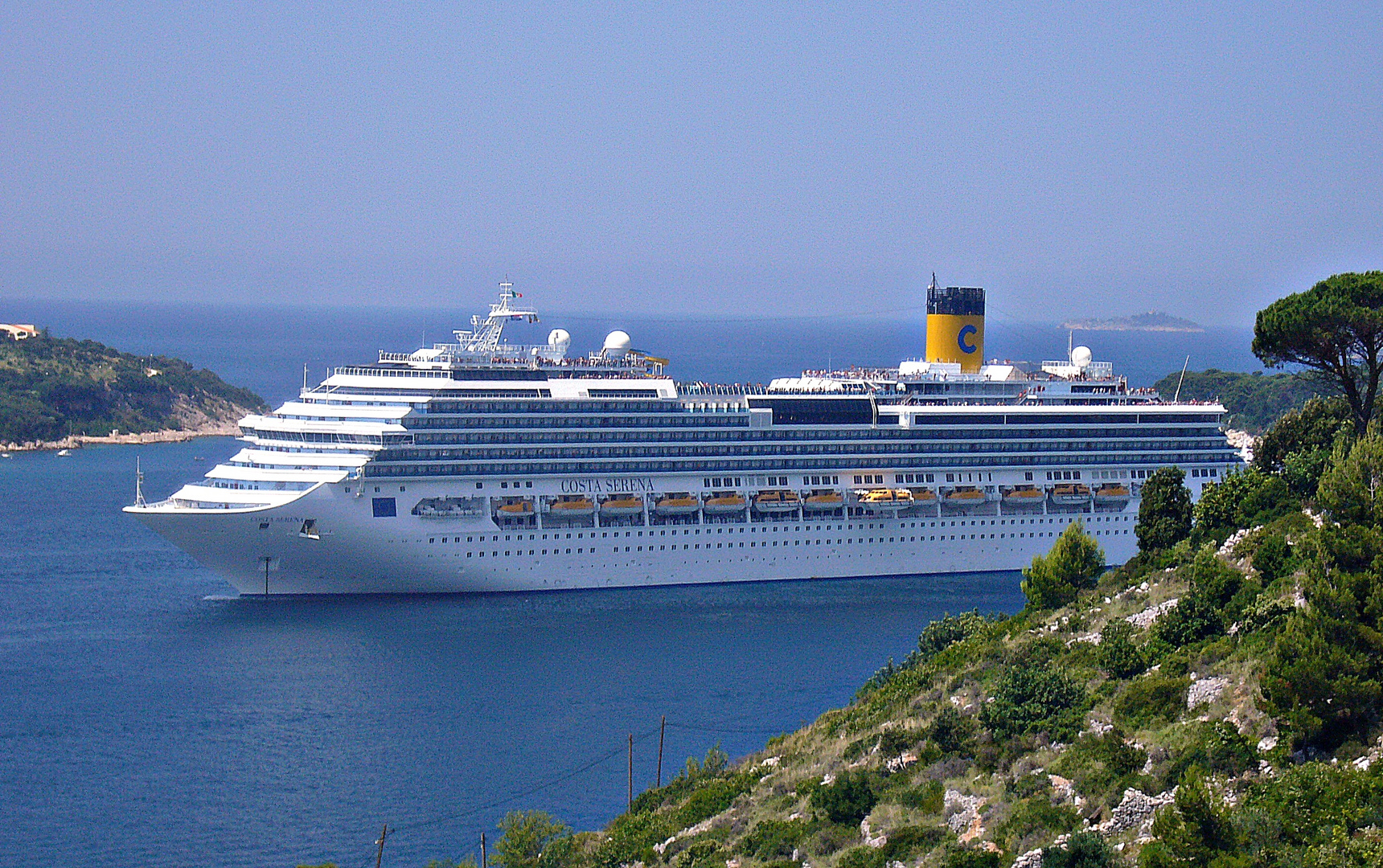 Kreuzfahrtschiff Costa Serena vor Dubrovnik 1