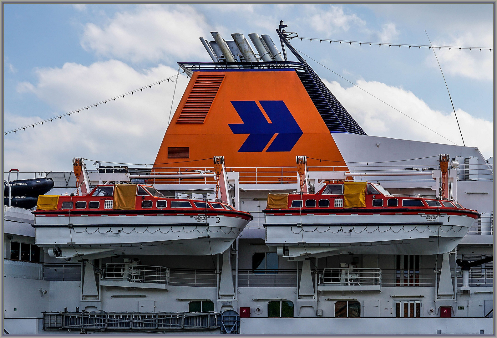 Kreuzfahrtschiff " HANSEATIC " (2)