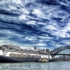 Kreuzfahrtschiff im Hafen von Sydney