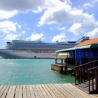 Kreuzfahrtschiff in Aruba