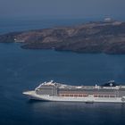 Kreuzfahrtschiff in der Caldera - Santorin