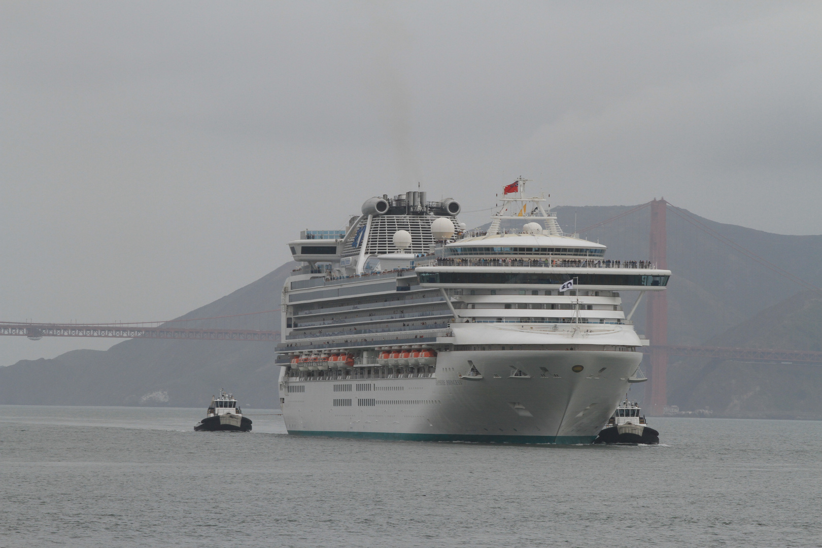 Kreuzfahrtschiff in der San Francisco Bay.