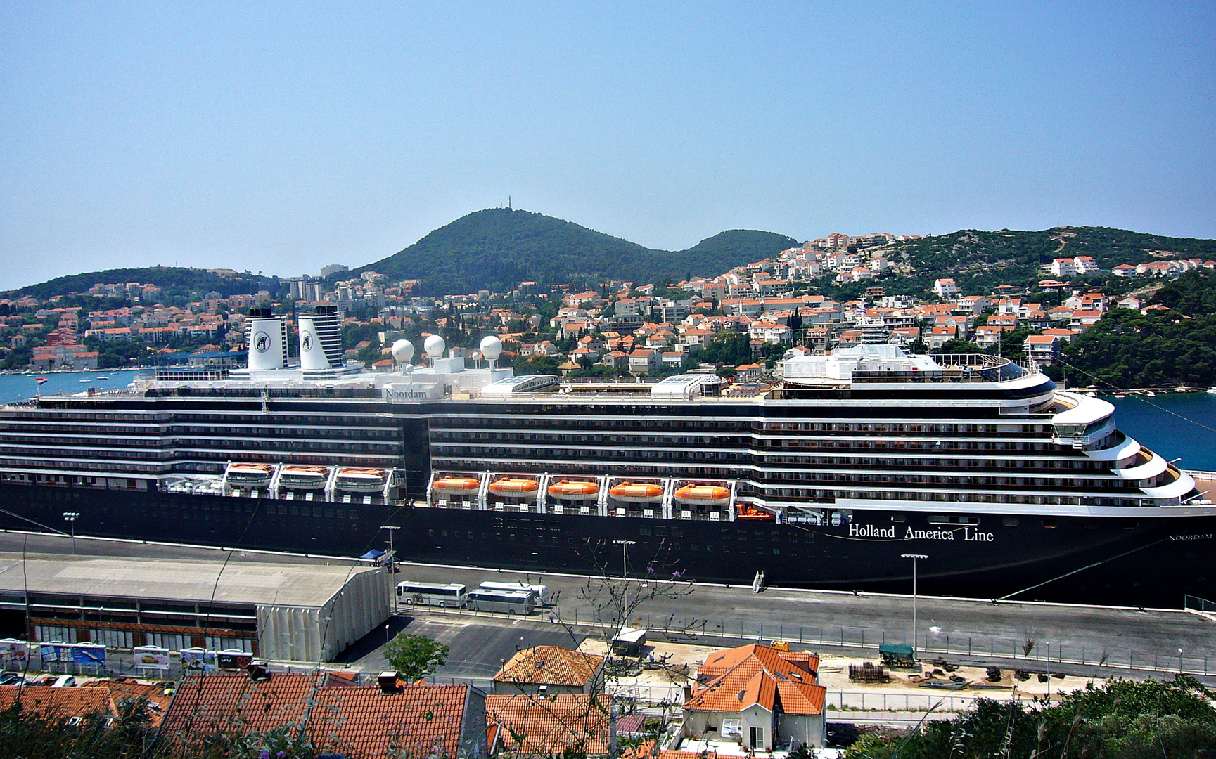 Kreuzfahrtschiff in Dubrovnik