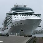 Kreuzfahrtschiff in Warnemünde