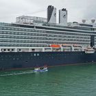 Kreuzfahrtschiff in Warnemünde