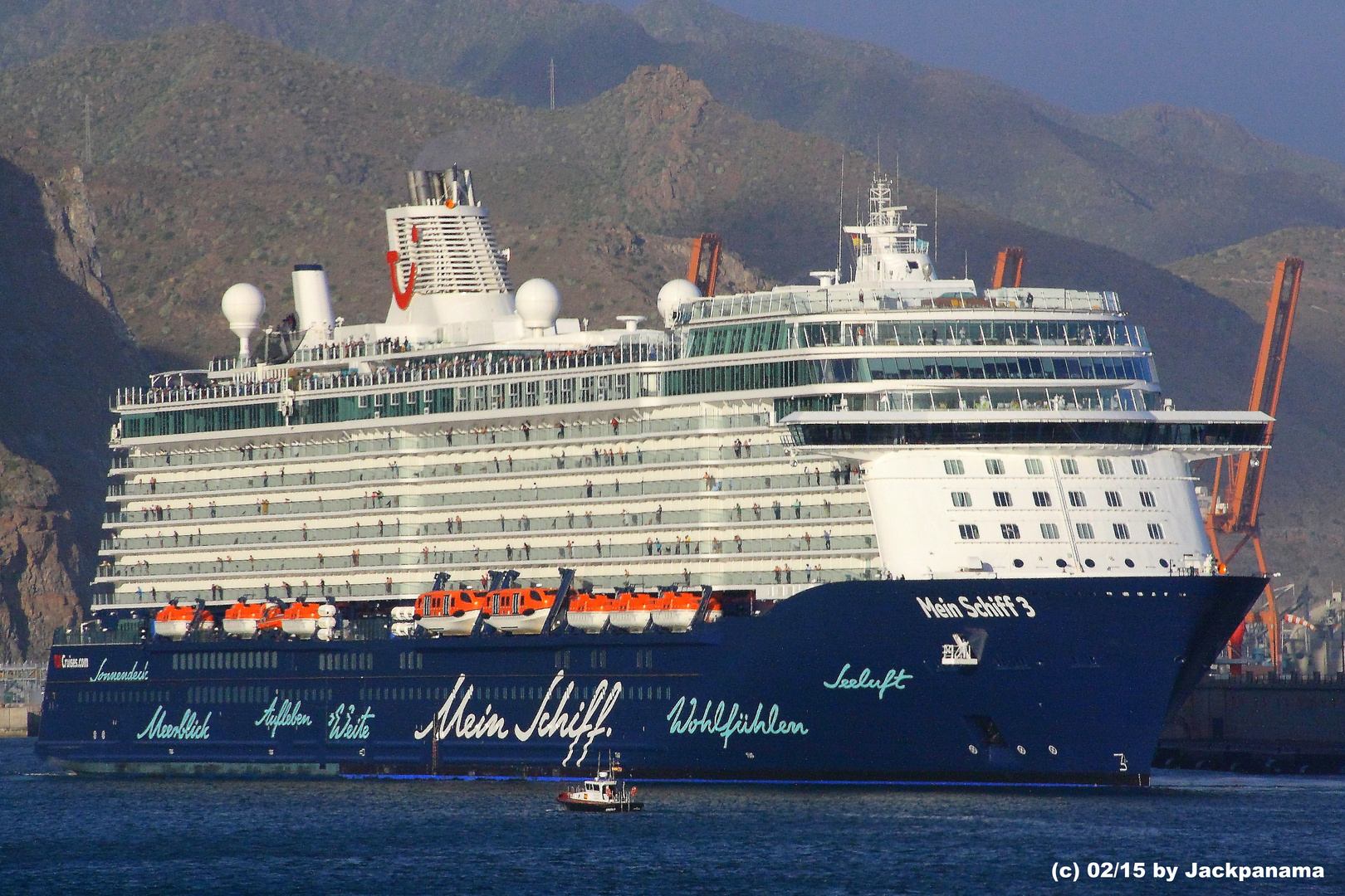Kreuzfahrtschiff "Mein Schiff 3" verlässt den Hafen Teneriffa Santa Cruz de Teneriffe