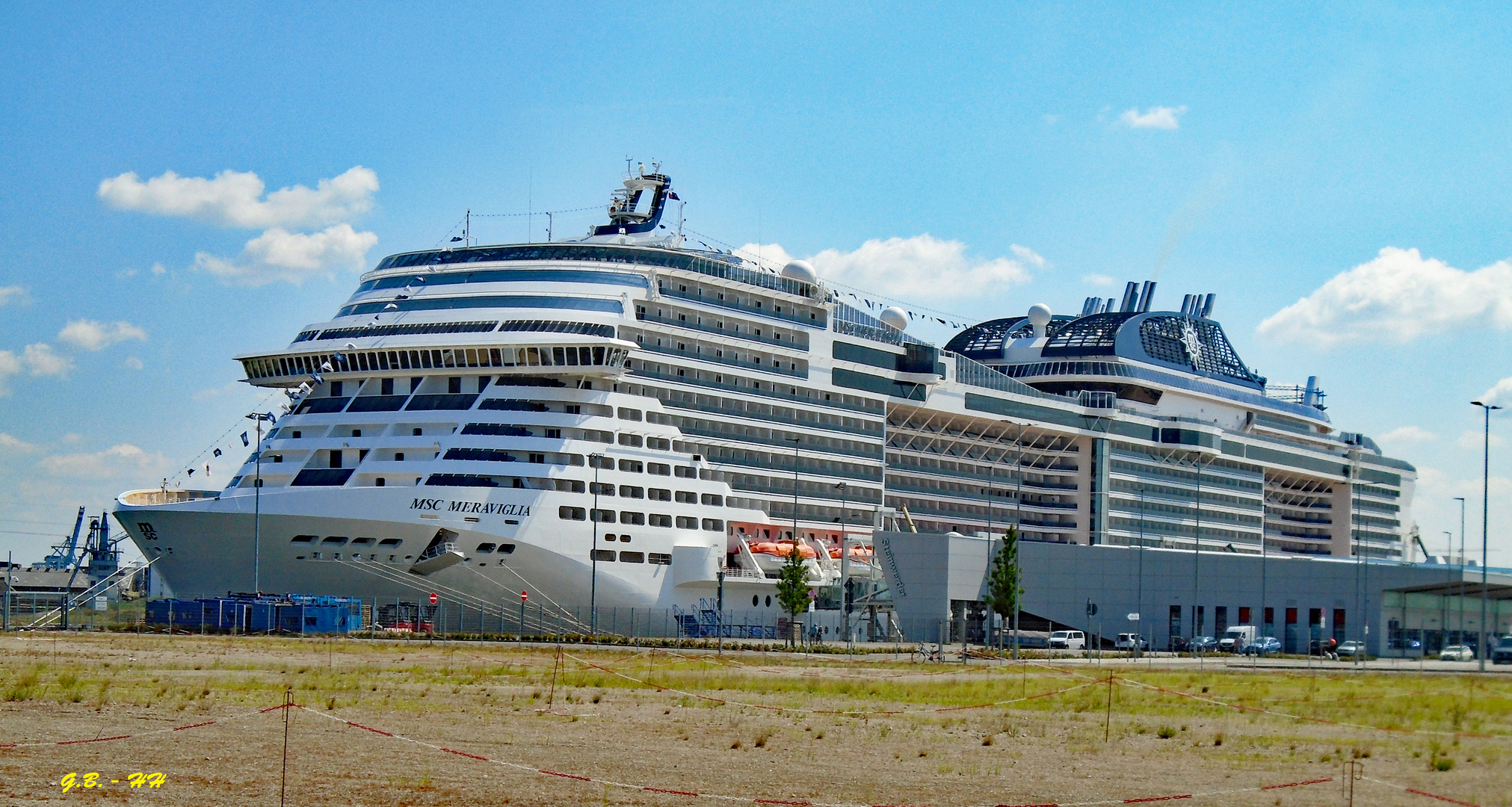 Kreuzfahrtschiff "MSC Meraviglia" am Hamburger Terminal Steinwerder (19.7.2018)