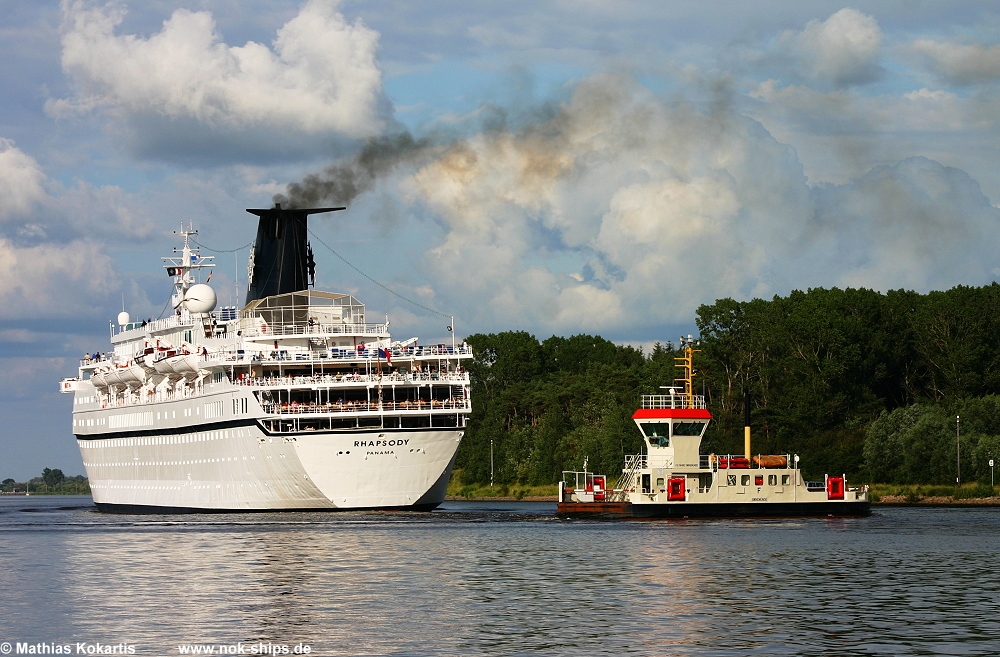 Kreuzfahrtschiff "MSC Rhapsody" auf dem Weg in die Ostsee