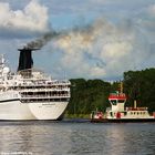 Kreuzfahrtschiff "MSC Rhapsody" auf dem Weg in die Ostsee