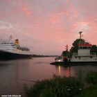 Kreuzfahrtschiff Saga Rose auf abendlicher Kanalfahrt