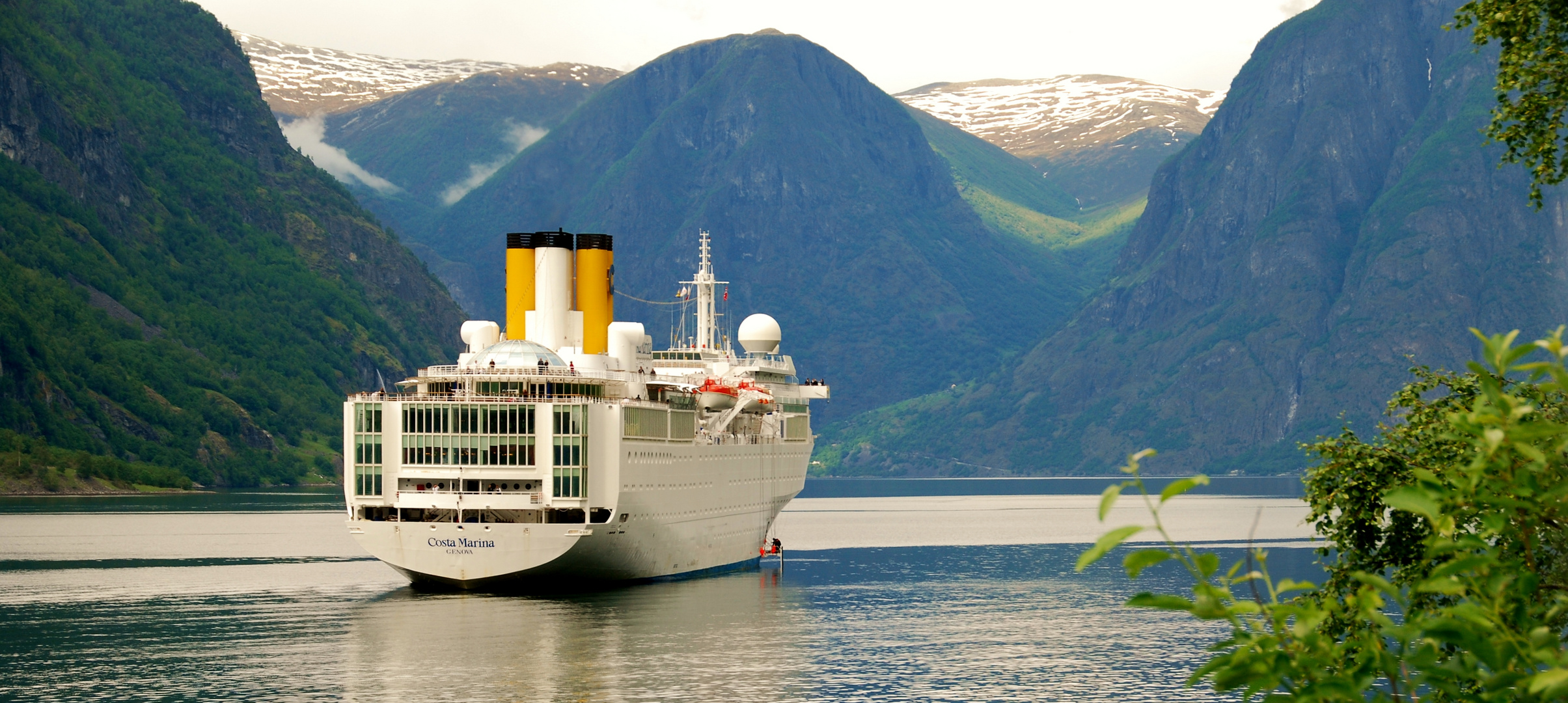 Kreuzfahrtschiff tief im Landesinneren