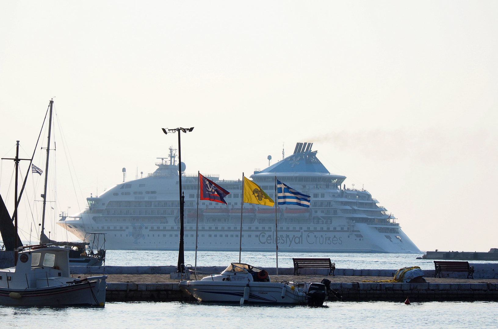 Kreuzfahrtschiff vor Pythagorio