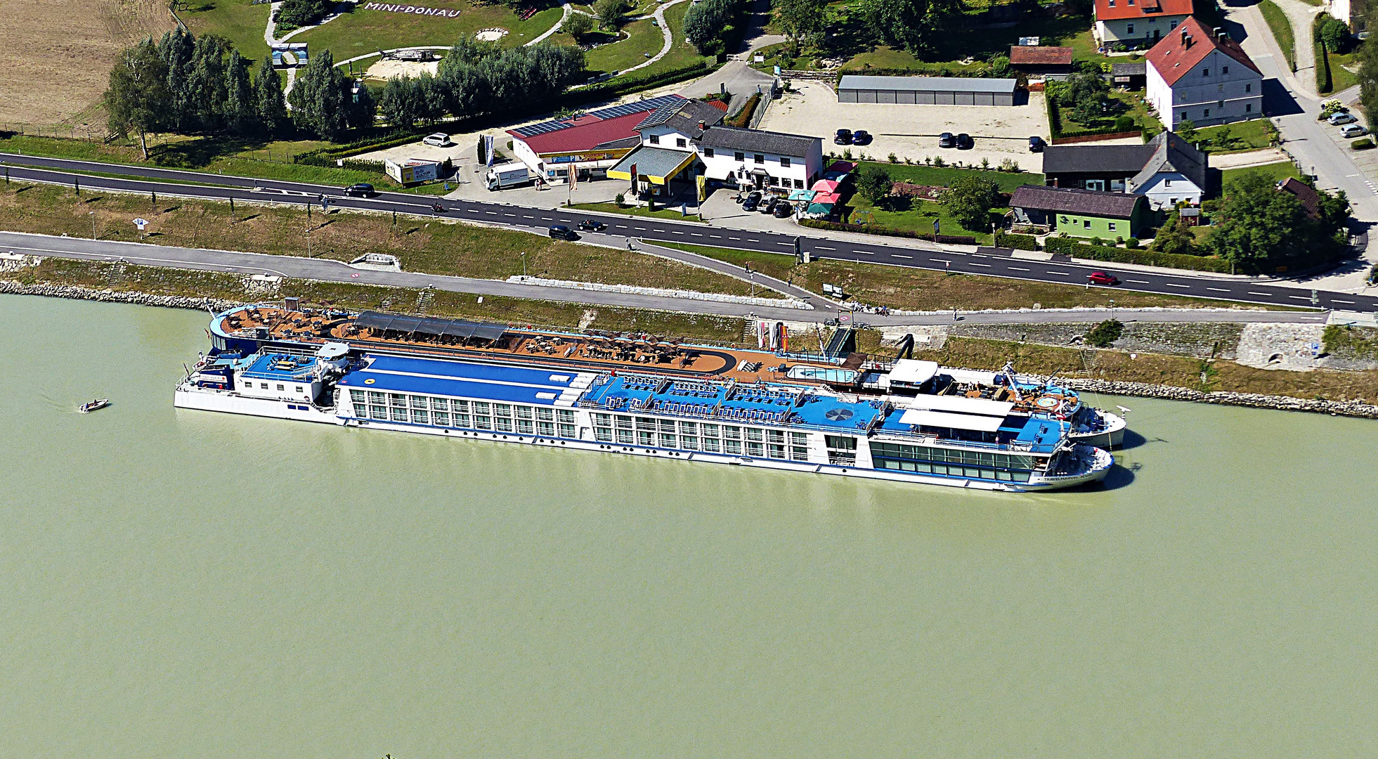 Kreuzfahrtschiffe auf der Donau