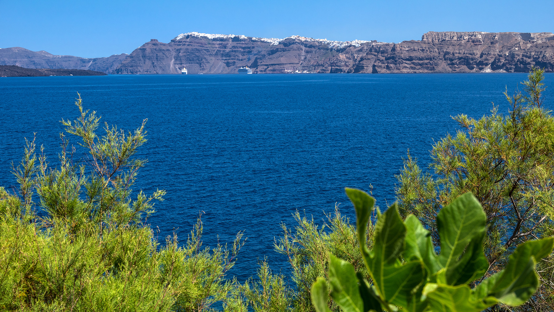 Kreuzfahrtschiffe in der Caldera, Santorin