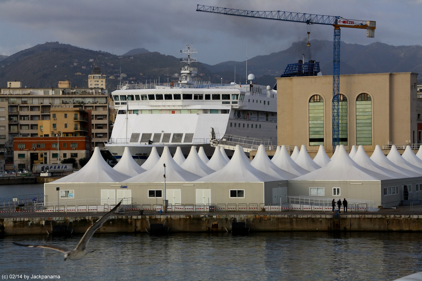 Kreuzfahrtterminal im Hafen Cefalu / Palermo