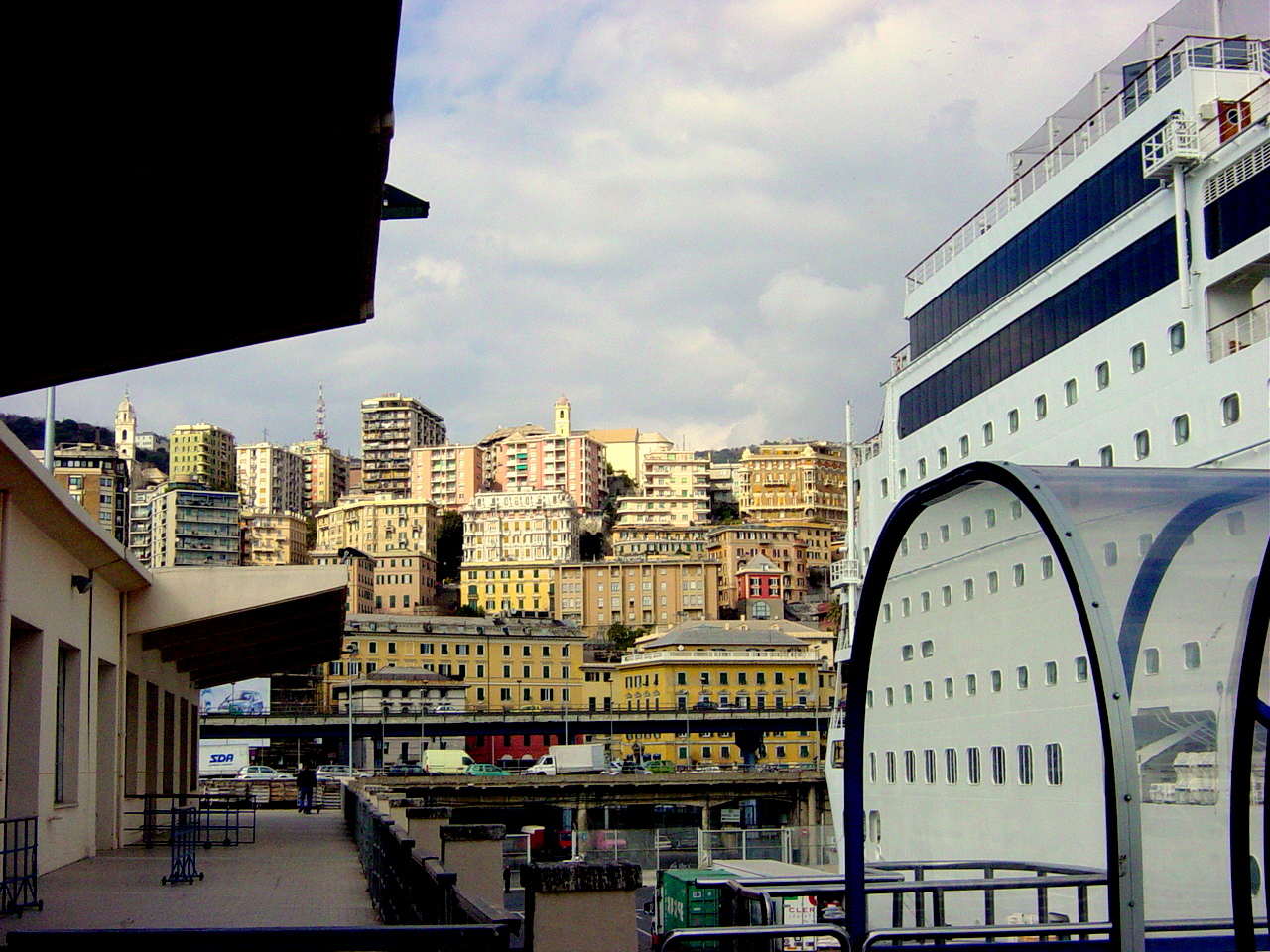 Kreuzfahrtterminal in Genua