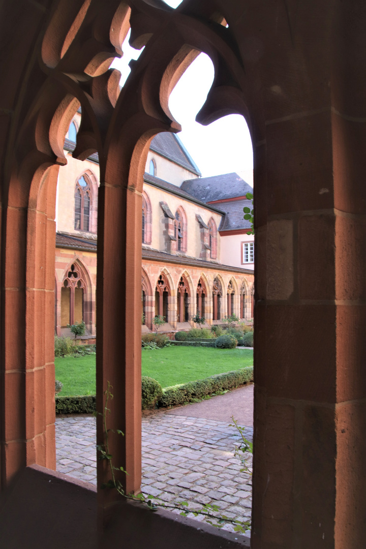 Kreuzgang bei der Landauer Augustinerkirche