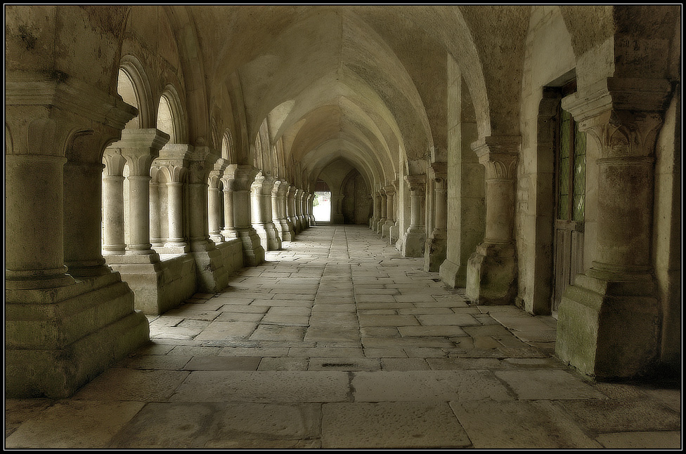 Kreuzgang der Abtei Fontenay, Burgund, 2