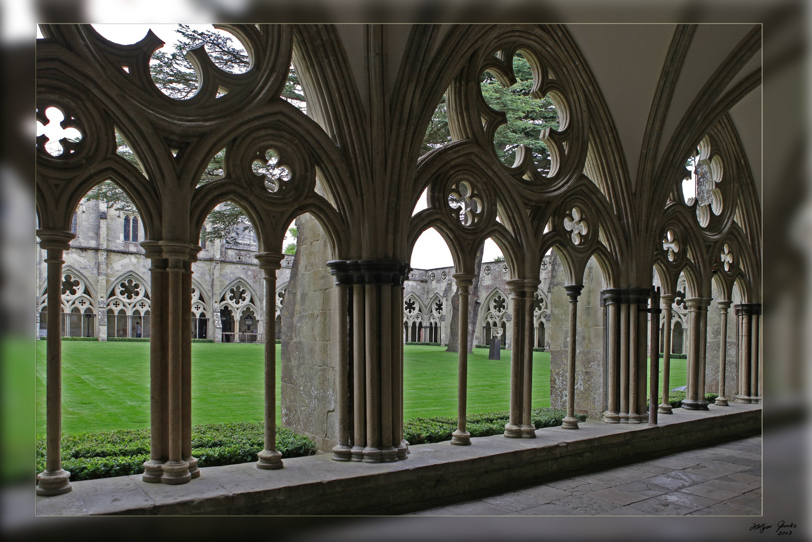 Kreuzgang des Klostergartens der Kathedrale von Salisbury