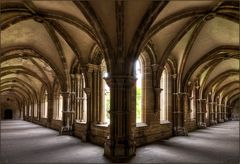 KREUZGANG IM KLOSTER MAULBRONN