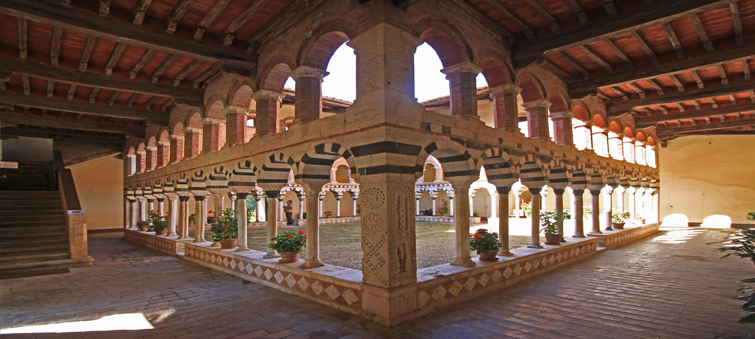 Kreuzgang im Kloster von Torri