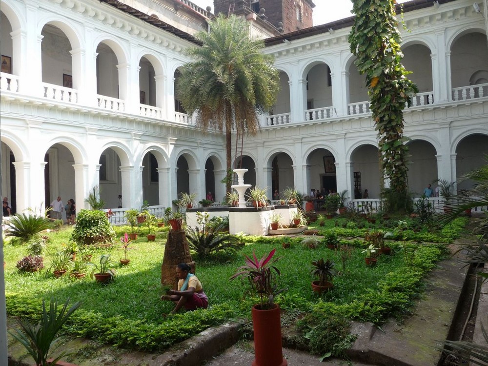 Kreuzgang in Old Goa, Indien