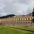 Kreuzgang mit Friedhof