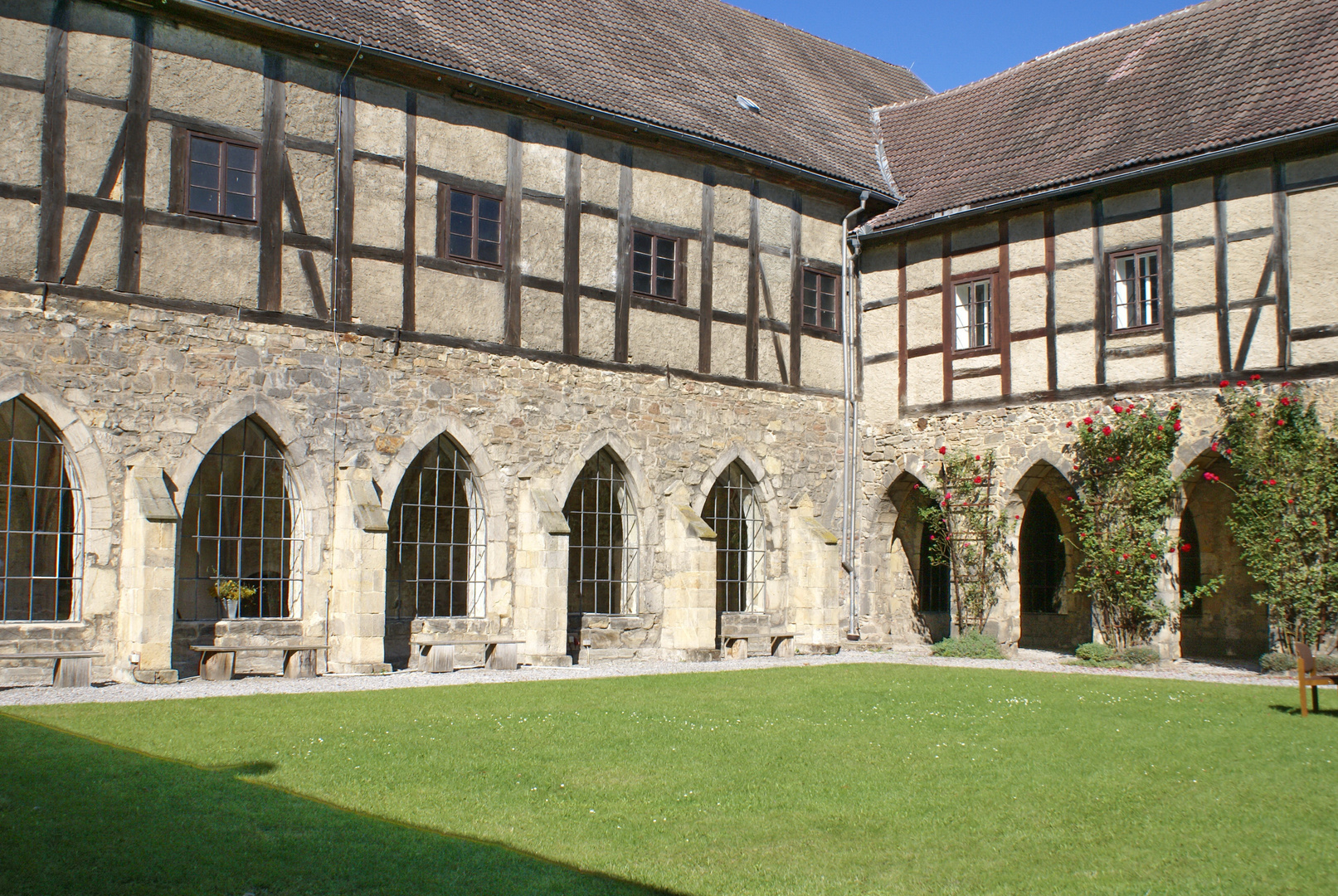 Kreuzgang vom Innenhof Kloster Michaelstein Foto & Bild architektur