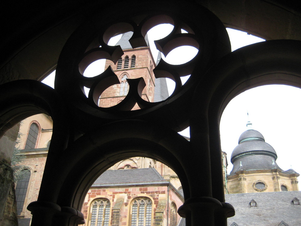 Kreuzgang zwischen St. Peter Dom und Liebfrauenkirche