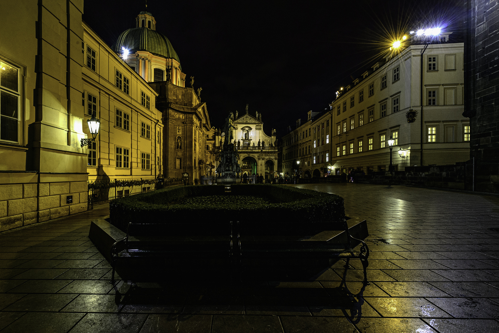 Kreuzherrenplatz bei Nacht