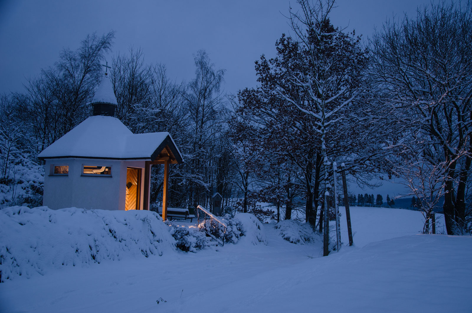 Kreuzkapelle Oberhenneborn Foto & Bild landschaft, naturlandschaft