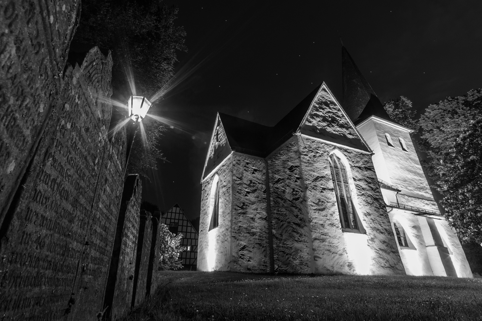 Kreuzkirche in Bergneustadt Wiedenest sw