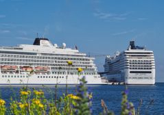 Kreuzliner VIKING SUN und MSC POESIA in Warnemünde