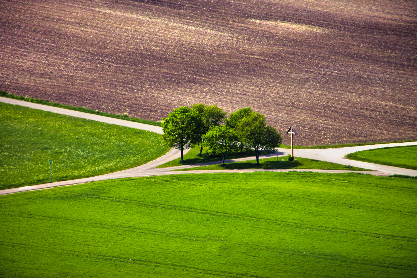 Kreuzung mit Kreuz