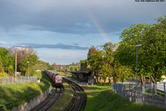 Kreuzung unterm Regenbogen