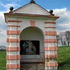 Kreuzweg Station - "Jesus fällt zum dritten Mal unter dem Kreuz"